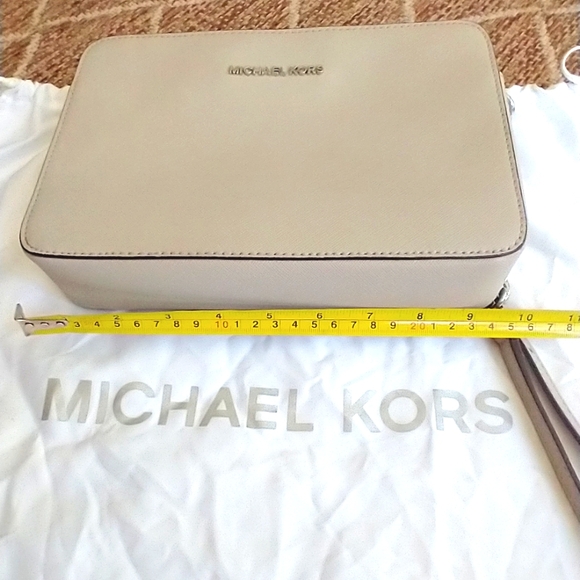 Michael Kors leather Jet Set East West Crossbody Bag NWOT - Picture 12 of 13